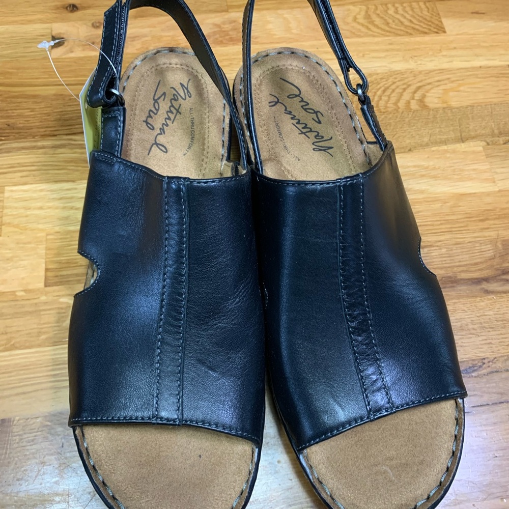 Natural Soul Seleste black leather sandals size 11